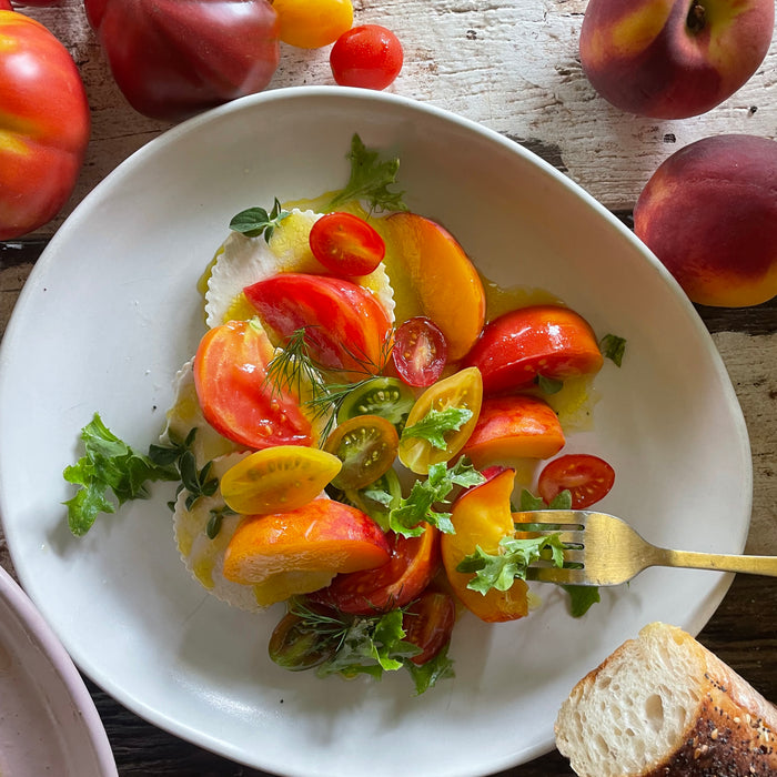 Light salad with herbs, tomatoes and peaches